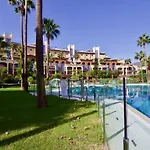 797 - Bellagio- Elegante Piso 6 A 1 Min De La Playa, Con Piscina Interior Y Exterior, Con Jacuzzi דירה בנאלמדנה