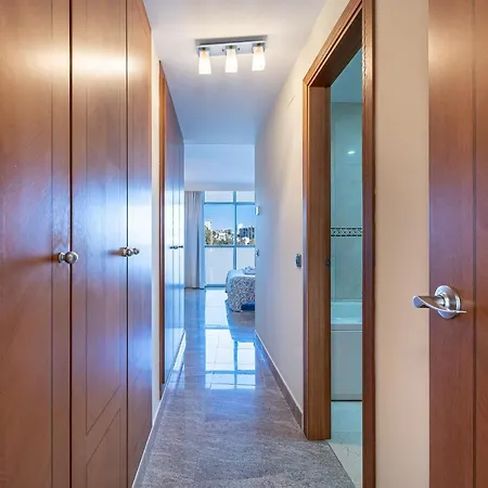 797 - Bellagio: Beachfront Elegance With Indoor & Outdoor Pools Apartment Benalmadena