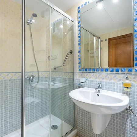 797 - Bellagio: Beachfront Elegance With Indoor & Outdoor Pools Apartment
