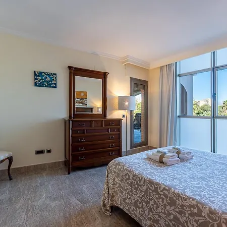 Apartment 797 - Bellagio: Beachfront Elegance With Indoor & Outdoor Pools *
