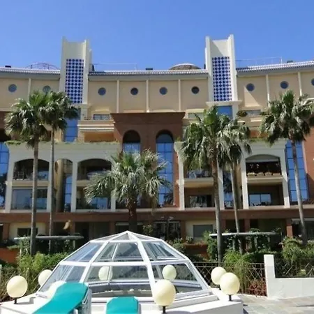 797 - Bellagio: Beachfront Elegance With Indoor & Outdoor Pools Apartment *